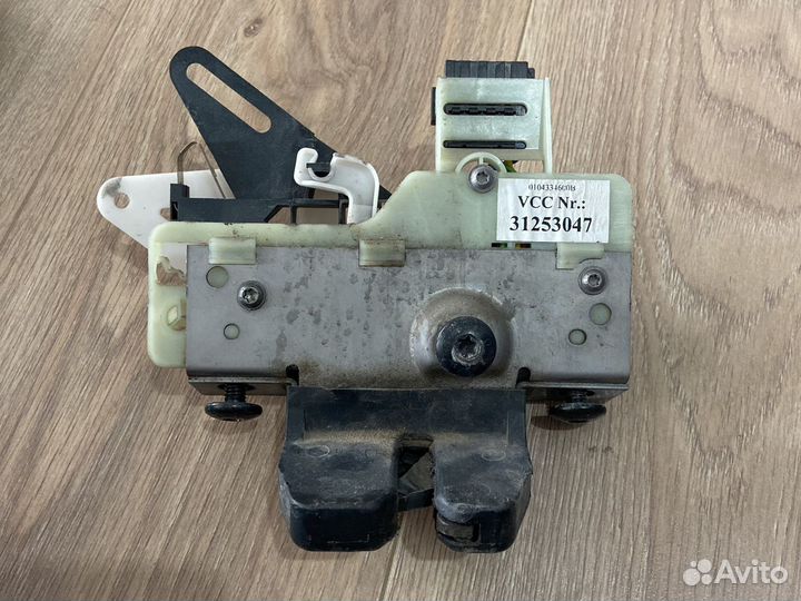 Замок крышки багажника 31253047 Volvo V70 II 2007