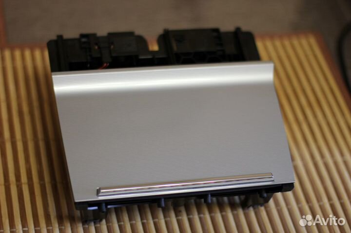 Продаю нишу для телефона Skoda Octavia A7