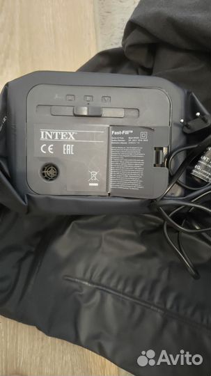 Матрас надувной двухспальный Intex с вс. насосом