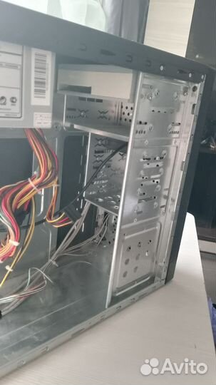 Системный блок с блоком питания и дисководом