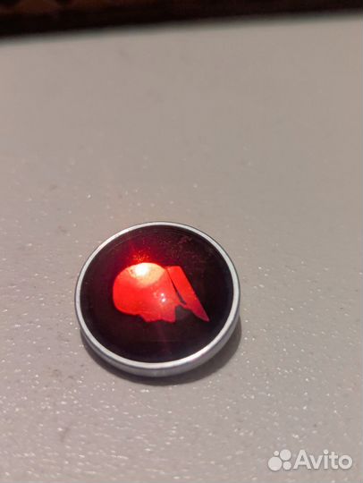 Значок с Лениным СССР переливается