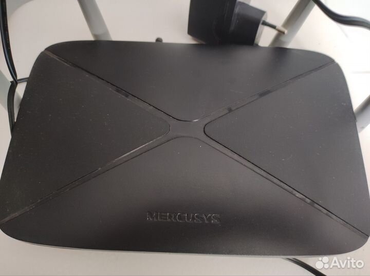 Wifi роутер на 100 MB/S + наушник с чехлом