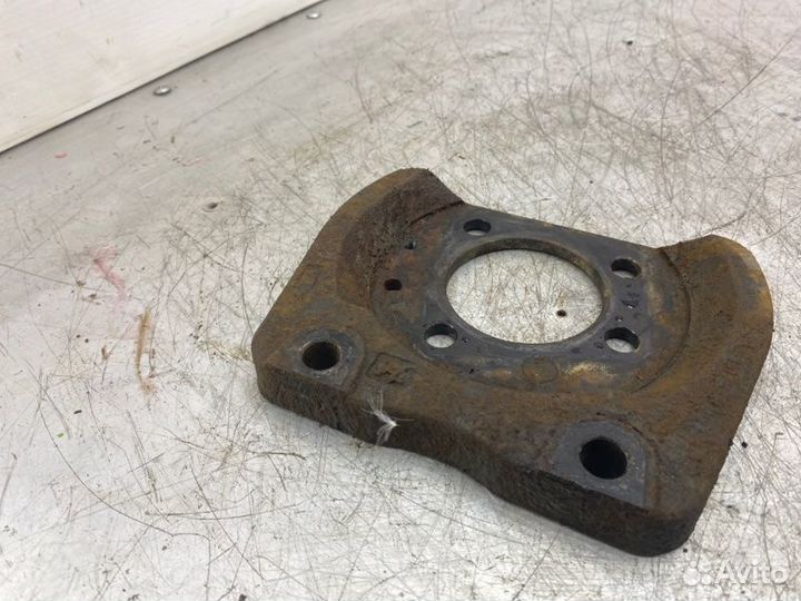 Кронштейн суппорта задний правый Opel Astra H купе