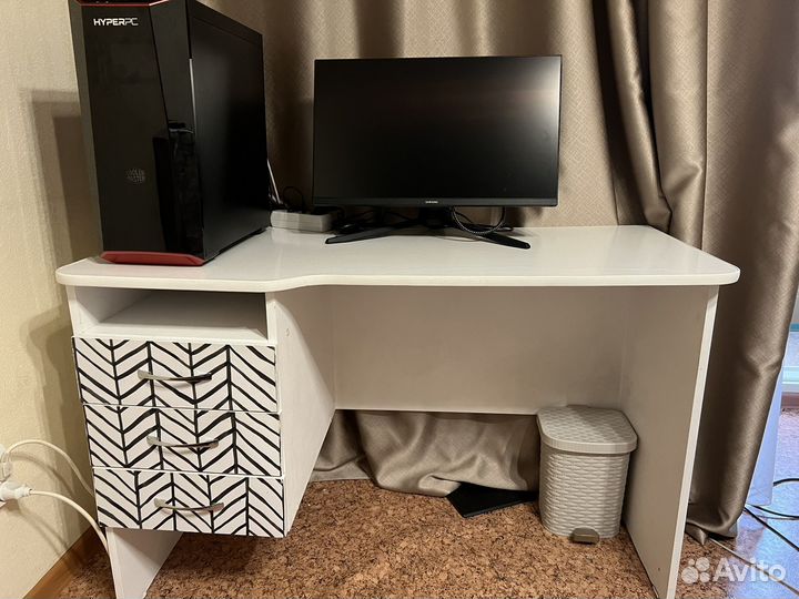 Письменный стол