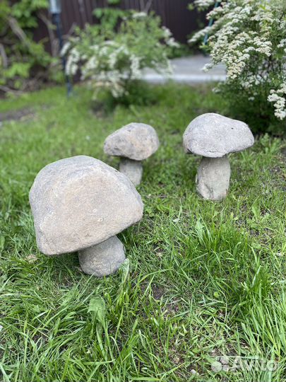 Декоративные каменные грибы