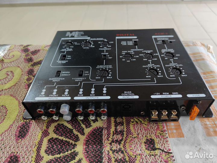 Активный кроссовер momo