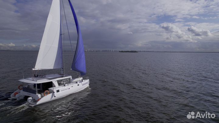 Парусный катамаран 