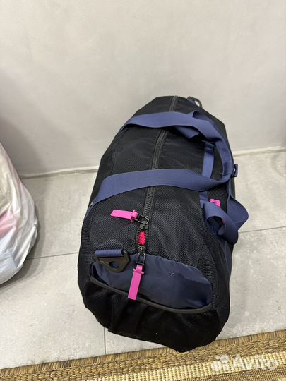 Спортивная сумка с вещами