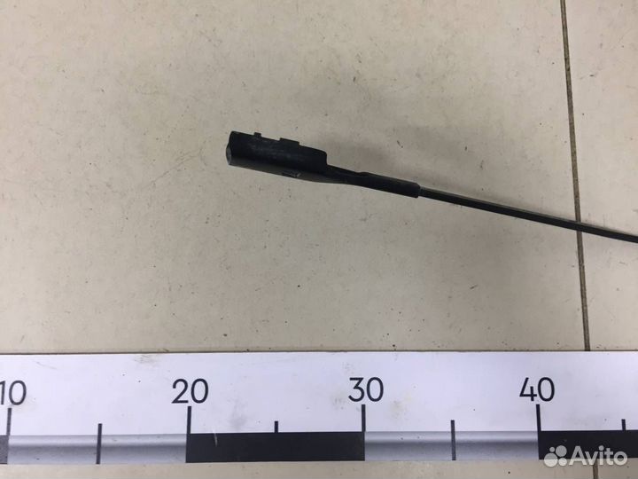 Поводок стеклоочистителя передний правый Skoda Oct