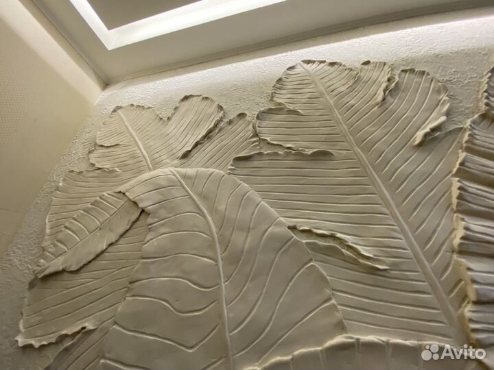 Барельеф на стене