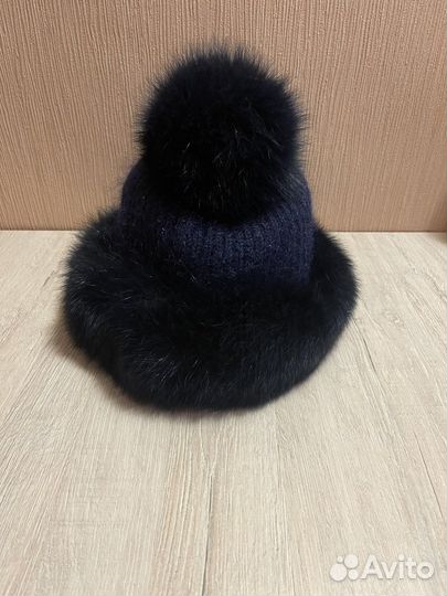 Шапка женская с меховым помпоном