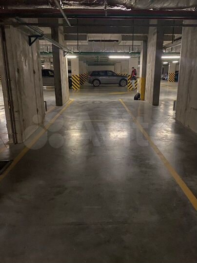 Машиноместо, 30 м²