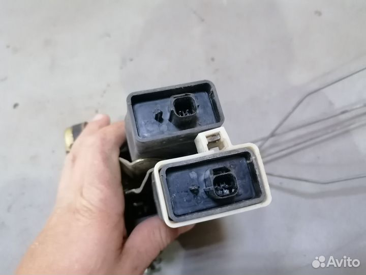 Замок двери задней для Mitsubishi Carisma (DA)