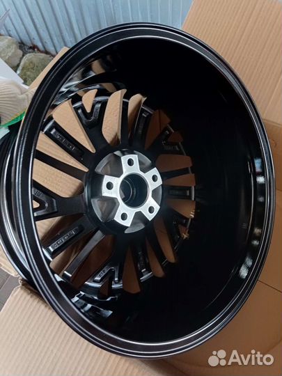 Legeartis (Тайвань) R-18 (5x114,3) новые 4 шт