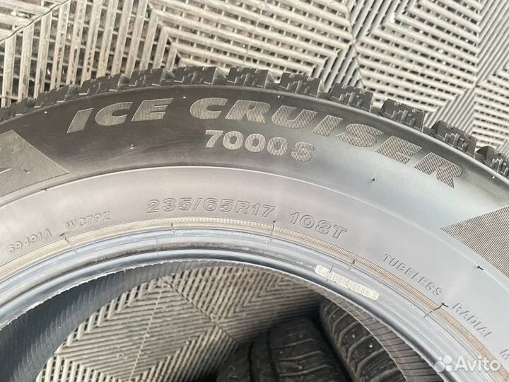 Bridgestone Ice Cruiser 7000 235/65 R17