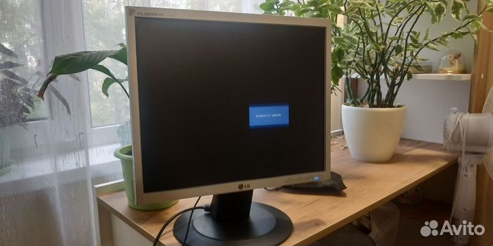 Монитор LG Flatron l1750u