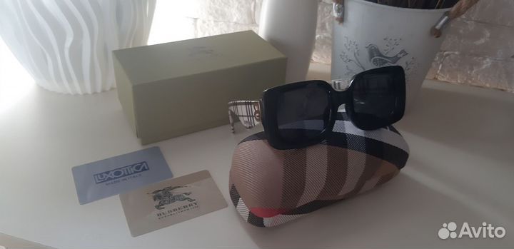 Солнцезащитные очки женские брендовые