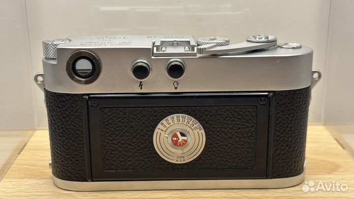 Пленочный фотоаппарат Leica M3