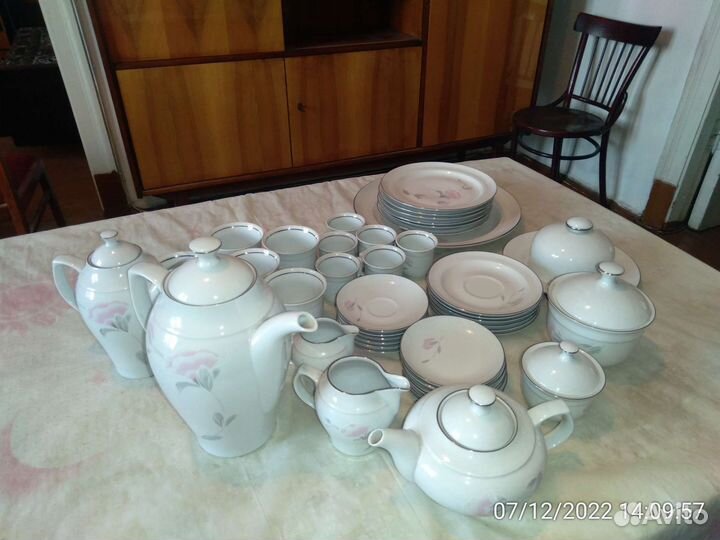 Фарфоровый чайно-кофейный сервиз