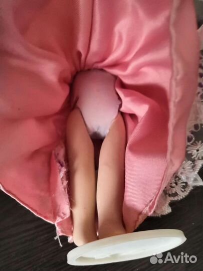 Кукла фарфоровая