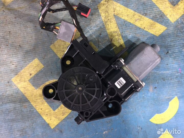 Водительский стеклоподъемник Ford Focus 2