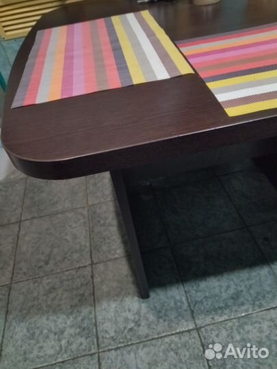 Продаю стол
