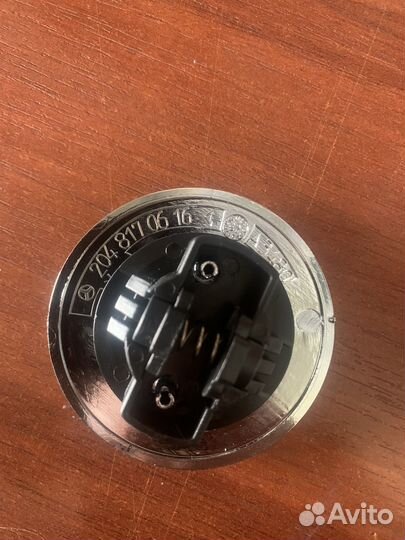 Знак на капот mercedes