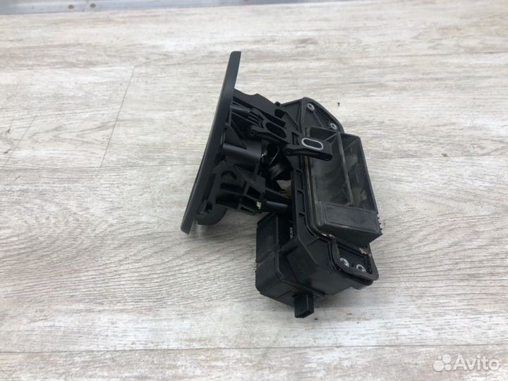 Ручка двери багажника Mercedes-Benz E-Class