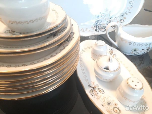 Фарфор с позолотой. Сервиз столовый. 21 предмет