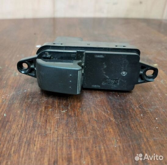 Кнопка стеклоподъемника двери передней правой