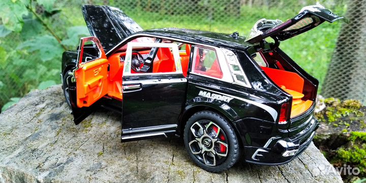 Rolls-Royce Cullinan /металлическая