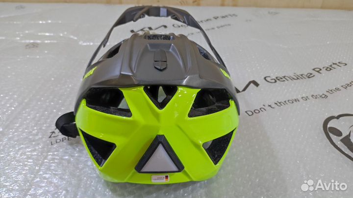 Шлем велосипедный Uvex Quatro