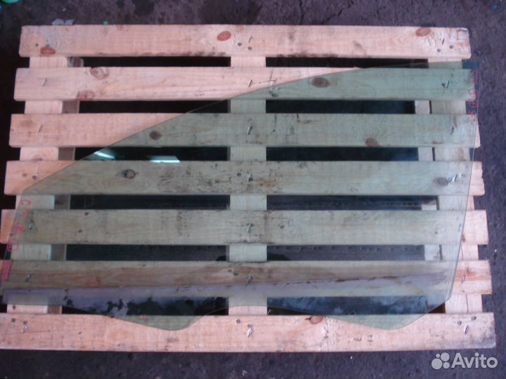 Стекло переднее левое Citroen C5 / Ситроен С5