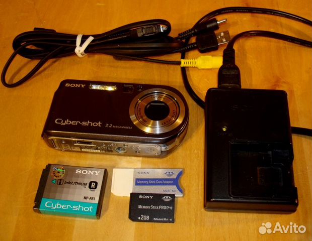 Цифровой фотоаппарат Sony DSC - P200. Комплект
