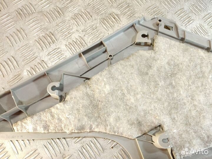 Обшивка стойки правая Toyota Camry v40