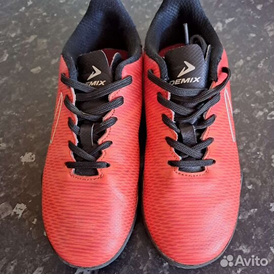 Детские футбольные кроссовки