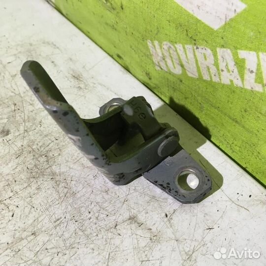 Петля двери передней левой верхняя Митсубиси Лан