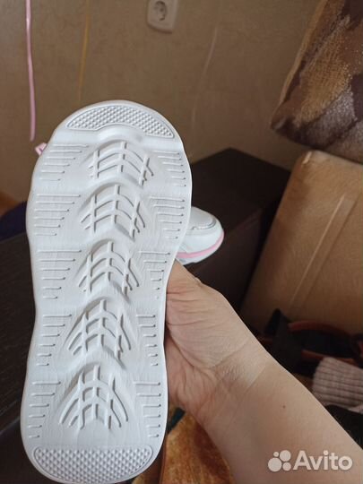 Кроссовки новые, детские, 29