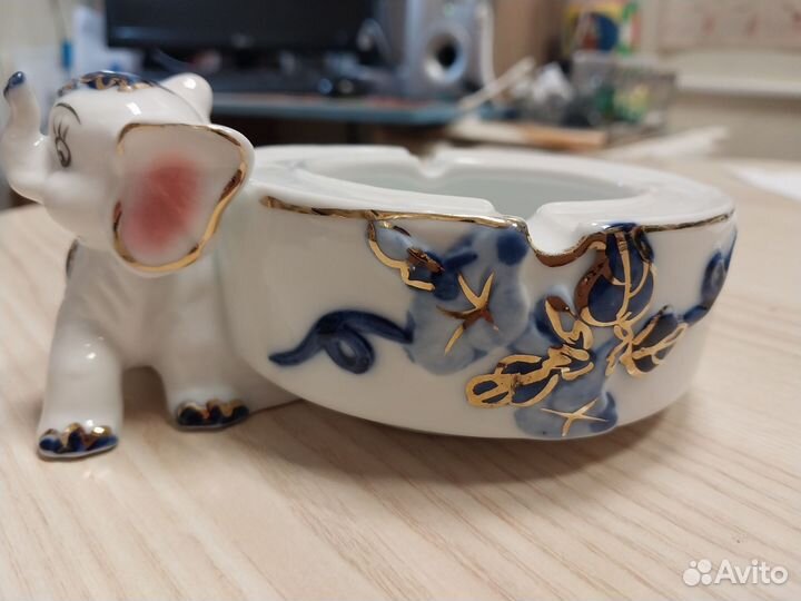 Фарфоровая пепельница 