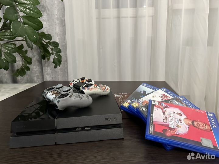 Продаю Sony PlayStation 4