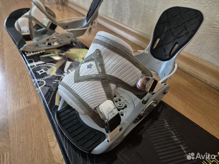 Комплект сноуборд с креплениями