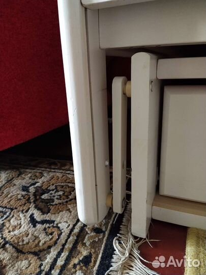 Детская кроватка с маятником