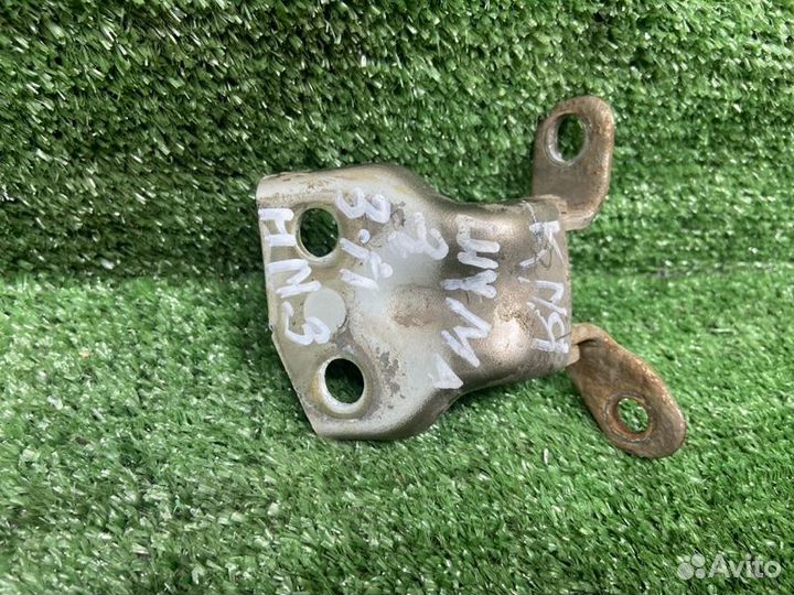 Петля двери задняя правая Kia Shuma