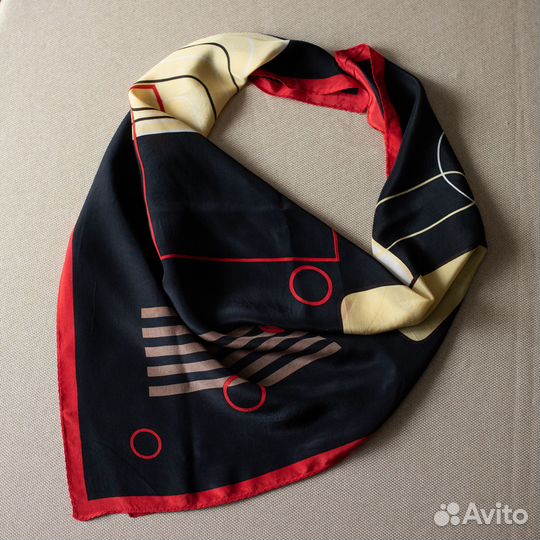 Платок чёрно-красный 77х77 см