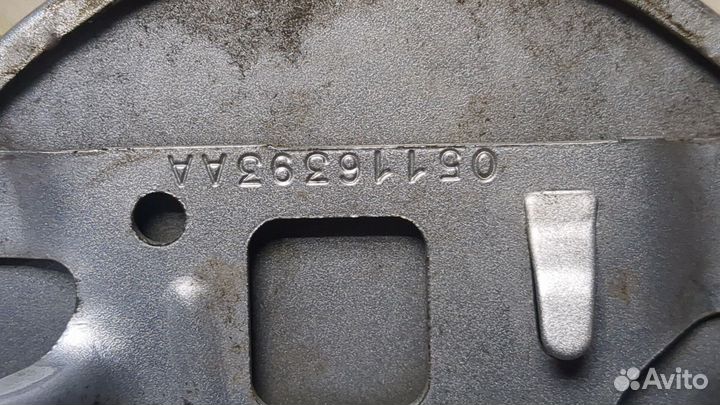 Лючок бензобака Chrysler Town-Country 2008