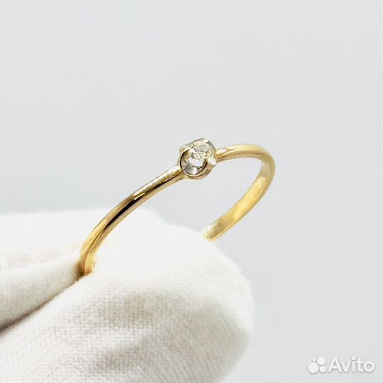 Золотое кольцо с бриллиантом 20,5р
