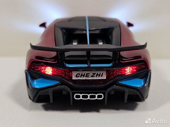 Модель машины Bugatti Divo красная 1:32