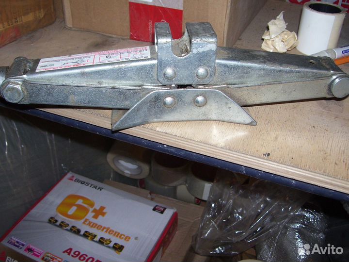 Домкрат для легкового авто