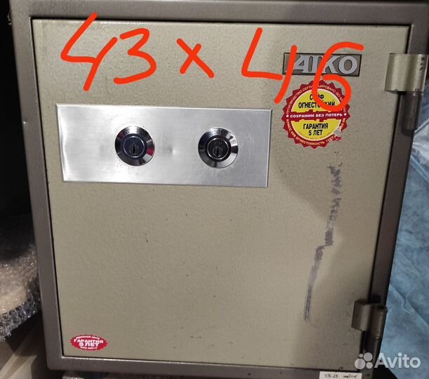 Сейф металлический