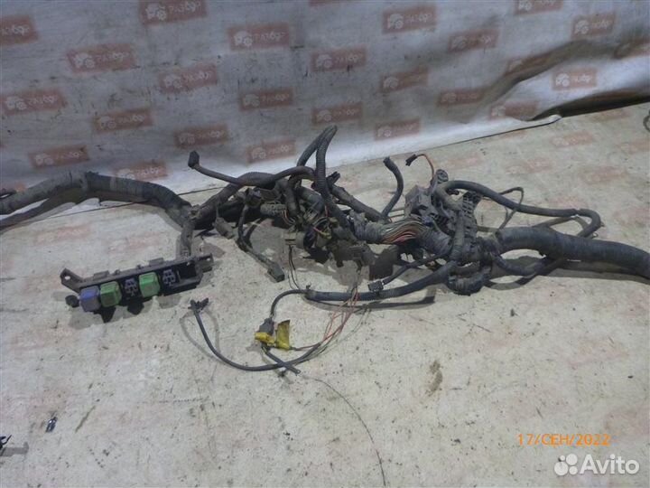 Проводка моторного отсека Nissan Primera P10 CR20